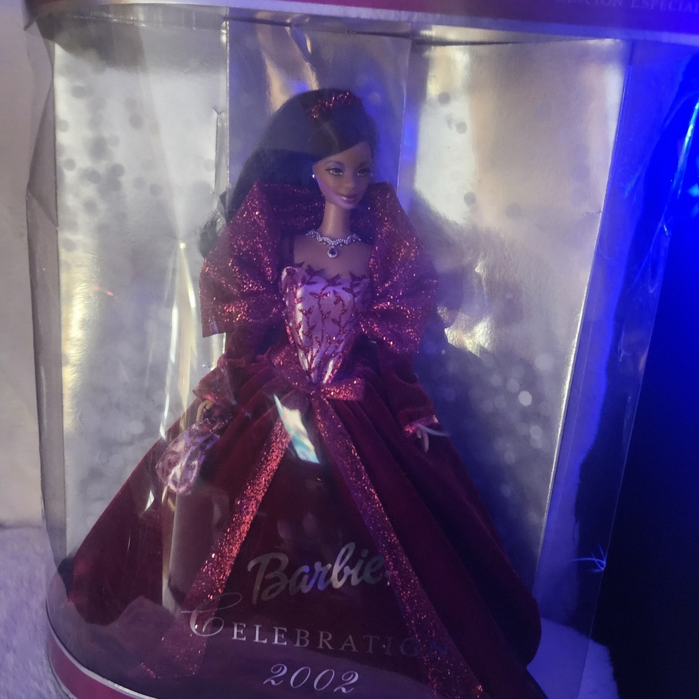 🎄African American Barbie Celebration 2002 (Special Edition) Box Has Small Dent